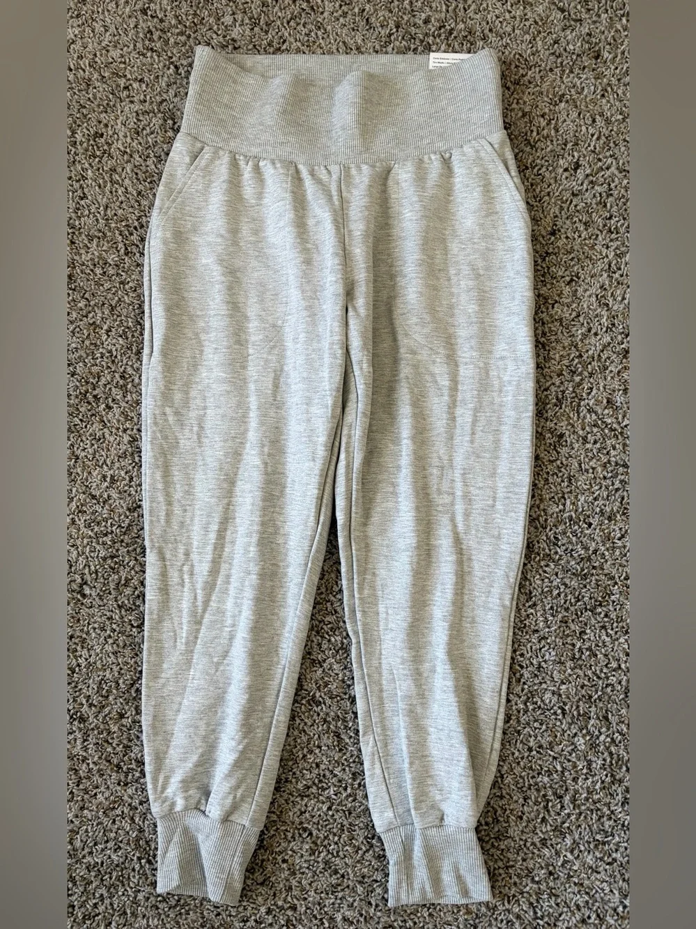 NWT Nike Dri Fit Women’s Light Gray Yoga Sweatpants 7/8  Sz S